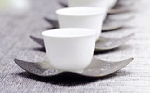 中餐禮儀中輔助餐具也要正確使用的禮儀常識(shí)