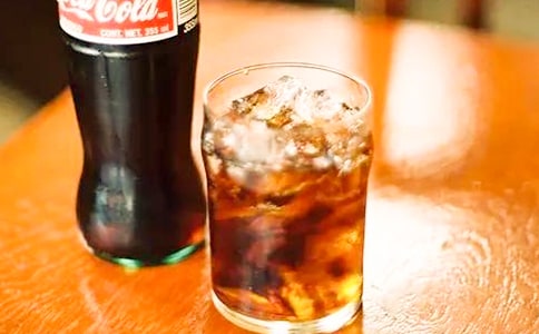 小班活動(dòng)玩可樂瓶教案