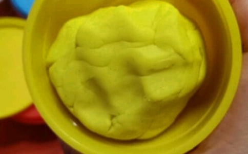 中班橡皮泥語(yǔ)言教案