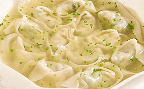 最新六年級(jí)小學(xué)生暑假周記350字:包餛飩